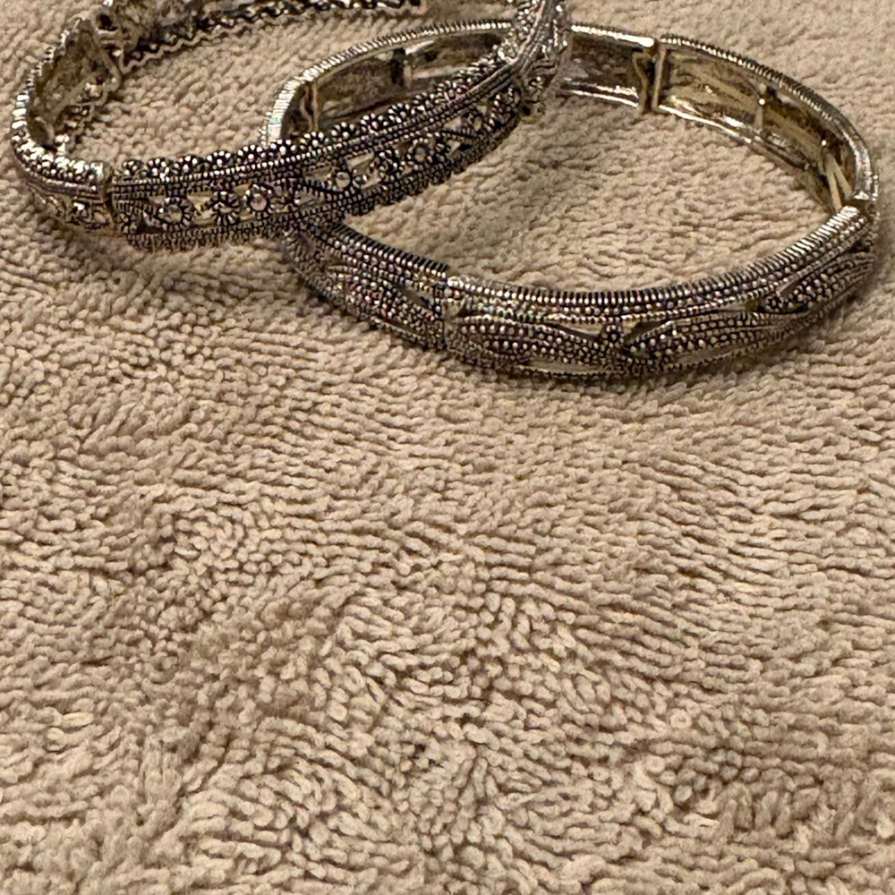 Vintage Ornate Silver-Tone Hinged Filigree Bangle Bracelet - Women Jewelry